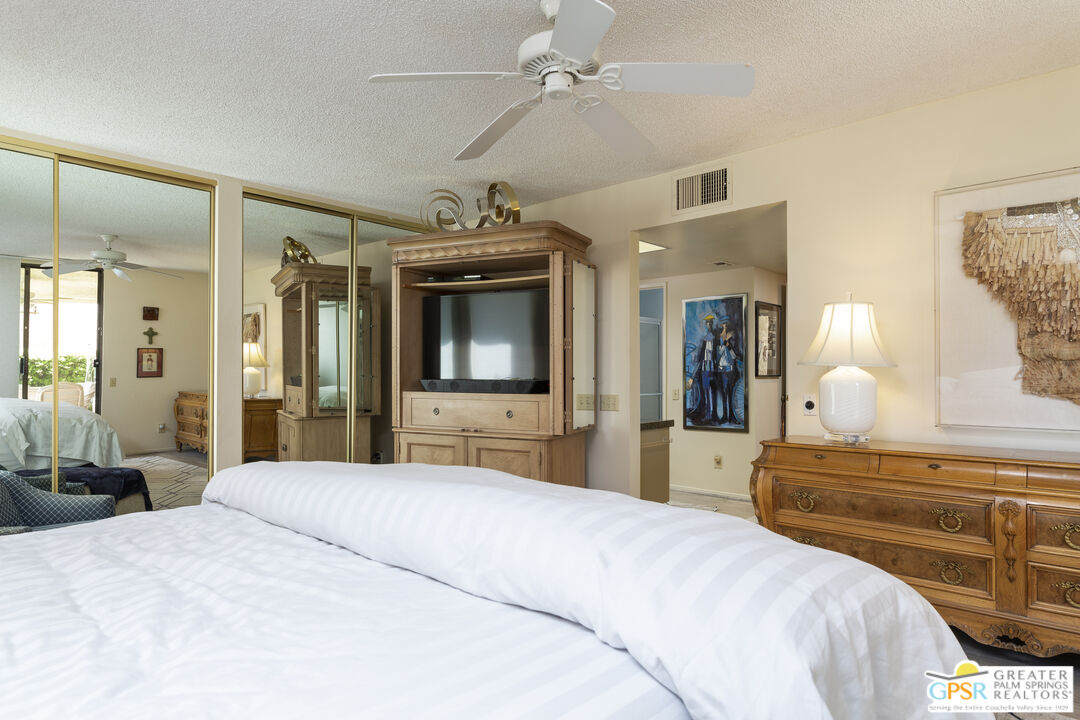 Image 19 for 1267 S La Verne Way