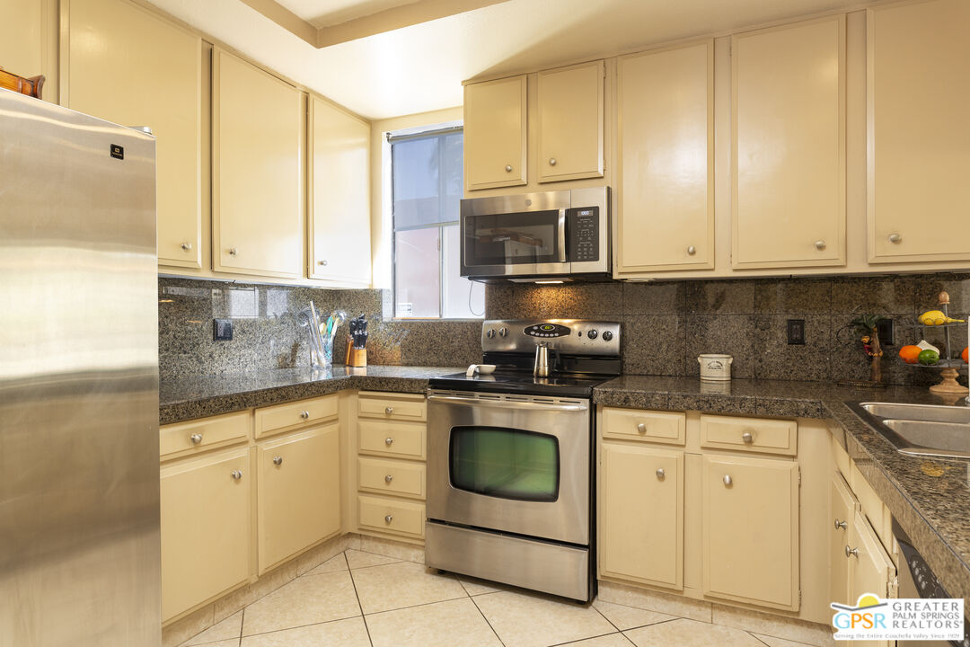 Image 10 for 1267 S La Verne Way