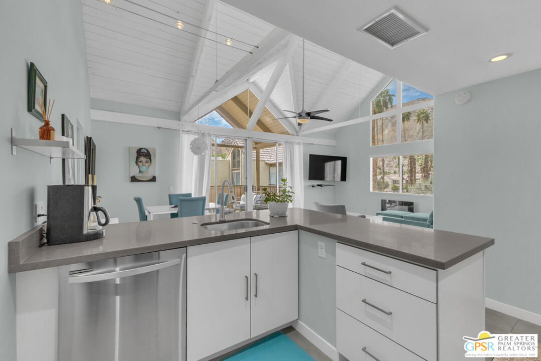 Image 2 for 78255 Cabrillo Ln #124