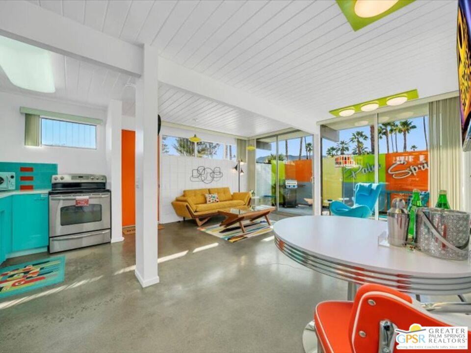 Image 4 for 1111 Palm Canyon Dr #326