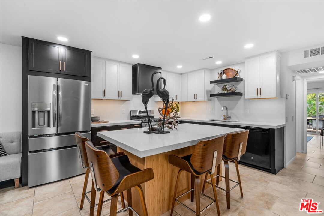 Image 1 for 3072   Sunflower Cir