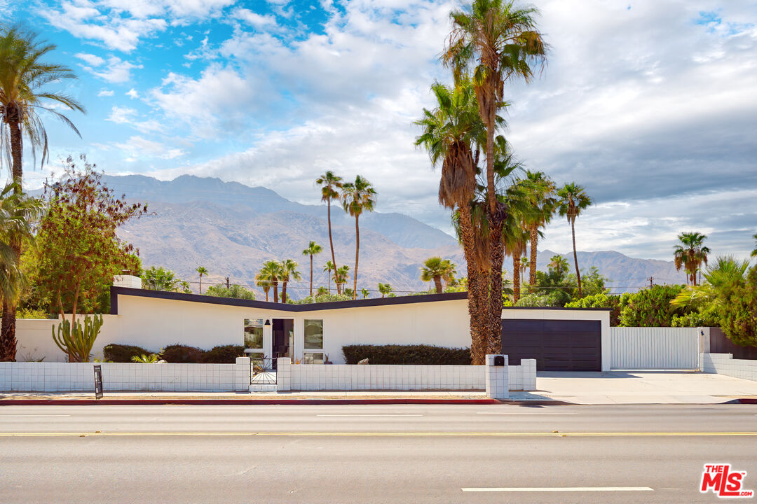 Image Number 1 for 547  N Farrell Dr in Palm Springs