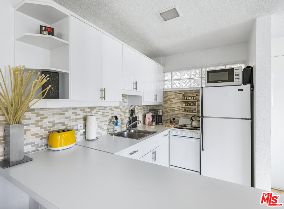 Image 10 for 1111 Palm Canyon Dr #107