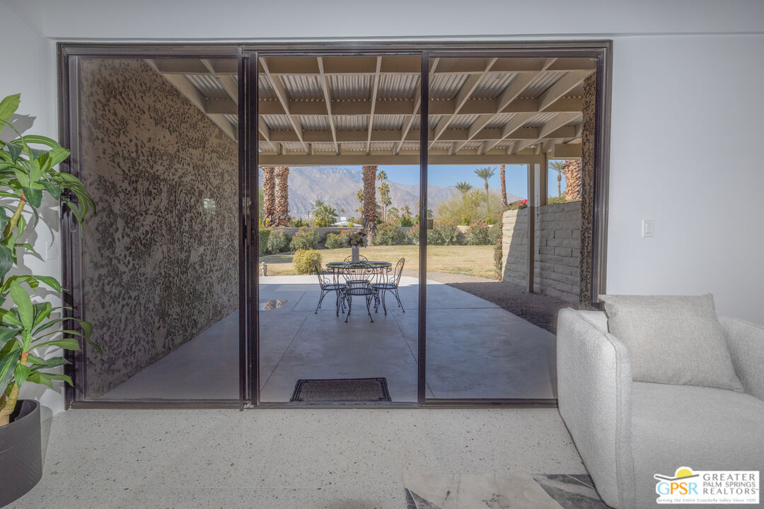 Image 15 for 833  N Calle De Flora Vis