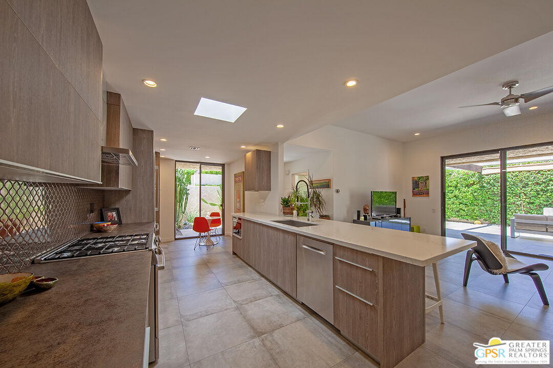 Image 3 for 431  N Calle Rolph