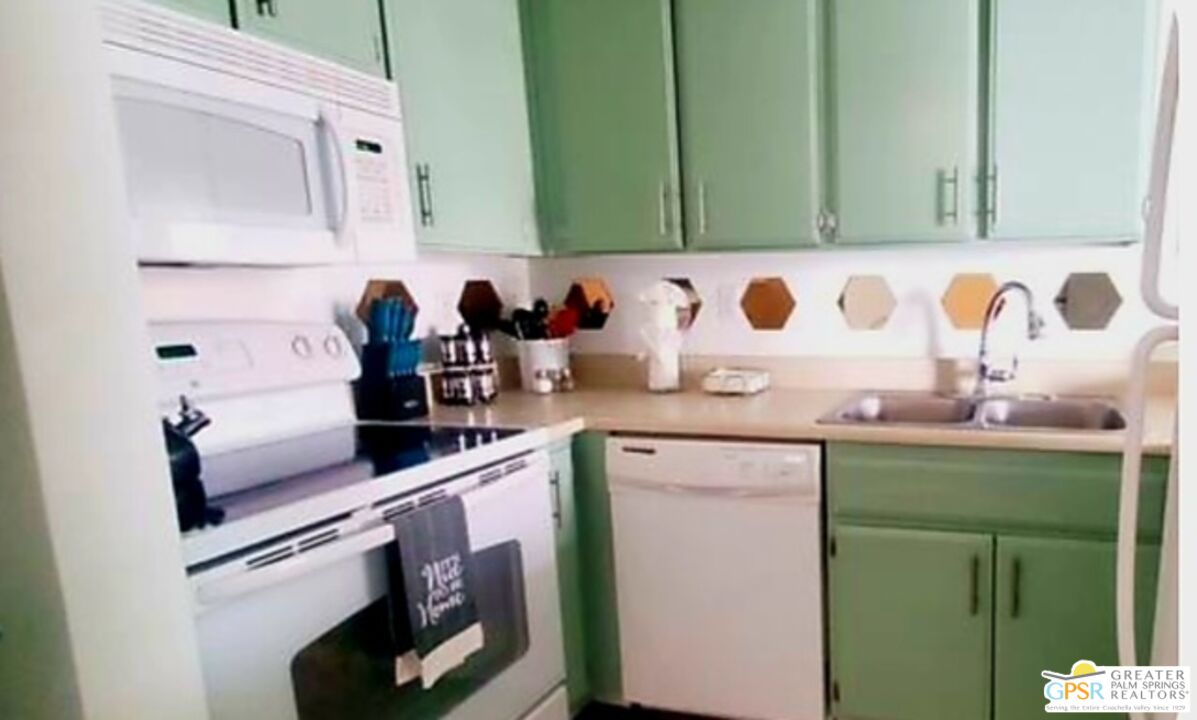 Image 4 for 467 Calle El Segundo  #D3