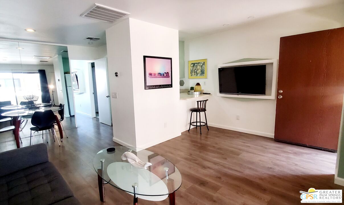 Image 2 for 467 Calle El Segundo  #D3