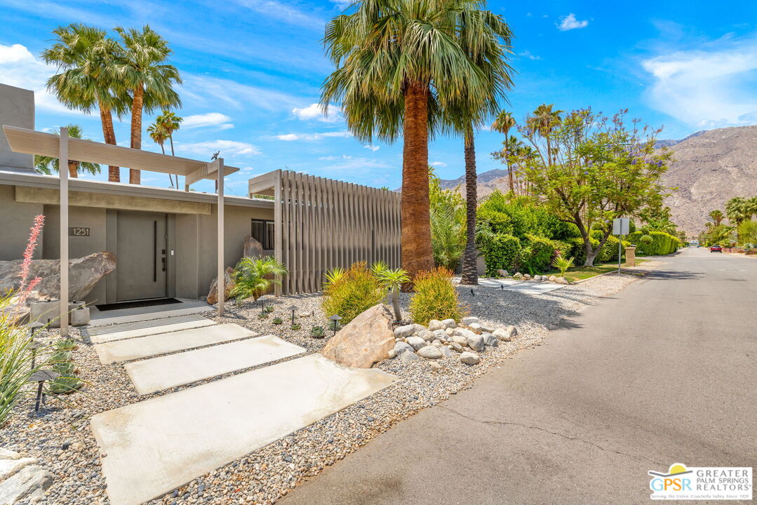 Image Number 1 for 1251  E San Lorenzo Rd in Palm Springs