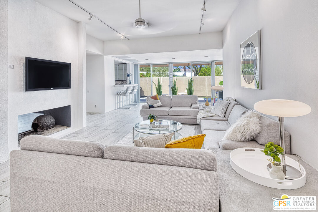 Image 1 for 70120 Frank Sinatra Dr