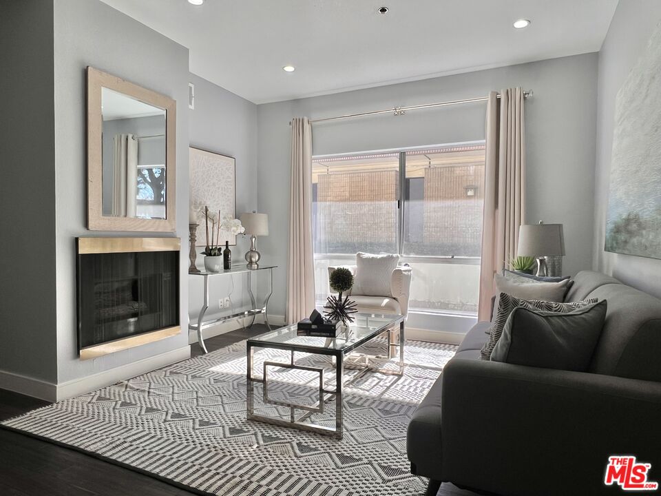 Image 1 for 156 S Oak Knoll Ave #101