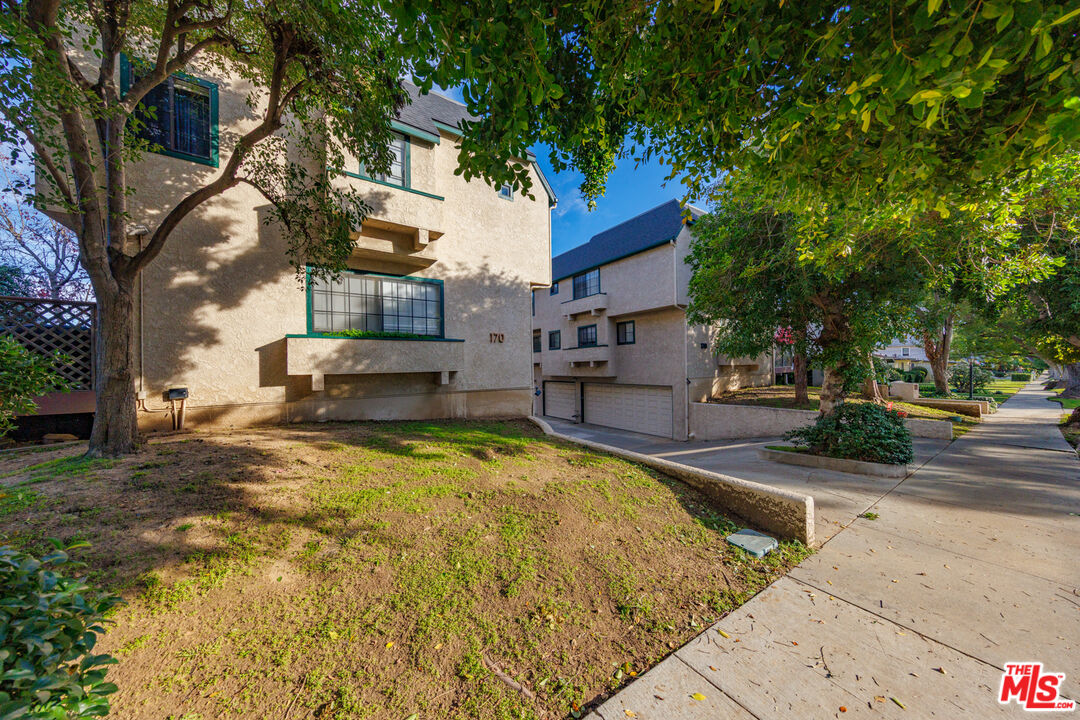 Image 1 for 170 N Sierra Bonita Ave #4