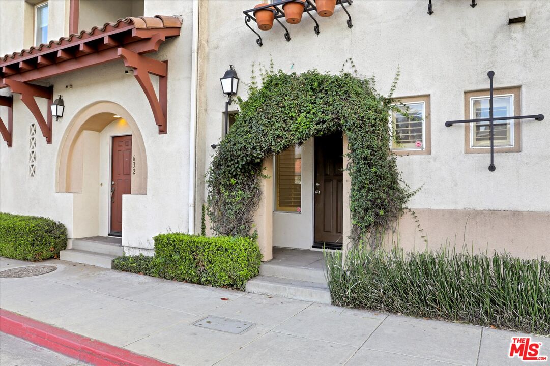 Image 1 for 630  E Walnut St