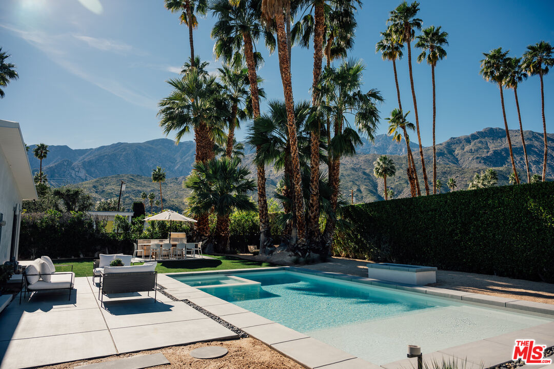 Image Number 1 for 922 E Anza Dr in Palm Springs