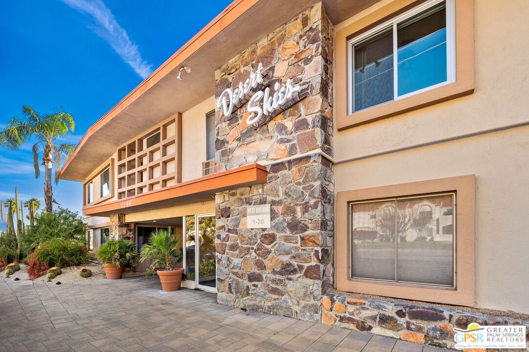 Image 1 for 2290 Palm Canyon Dr #2