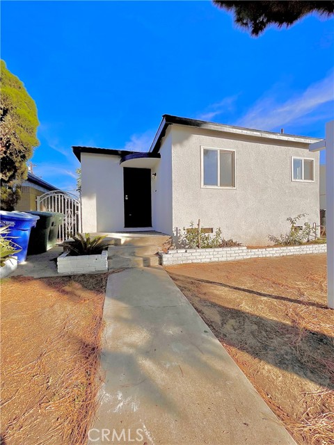 This is a beautifully remodel house. It's a 1,269sqft 3 bed 2 bath house that sits on a spacious 4,784sqft lot! Property is conveniently located near the 5 freeway. This is a must see property for a first time home buyer!