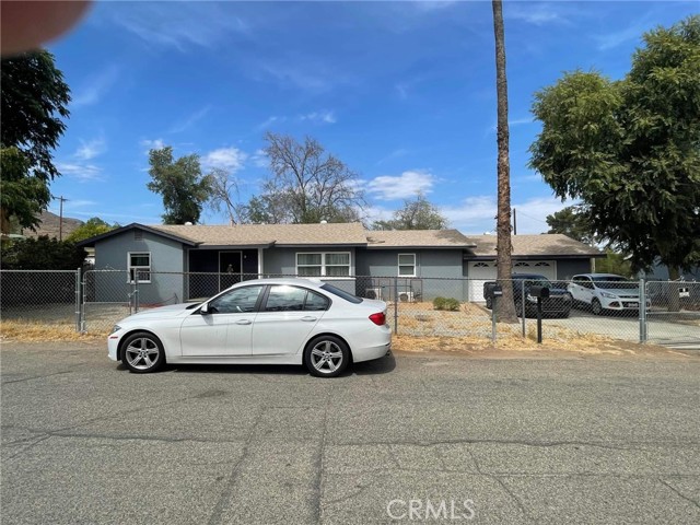 Welcome to this lovely house, that has more than 20,000 square feet lot.  The prime location of this property is adjacent to restaurants, shoopping.  This amazing homes is a great opportunity for animal lovers. With RB space.
