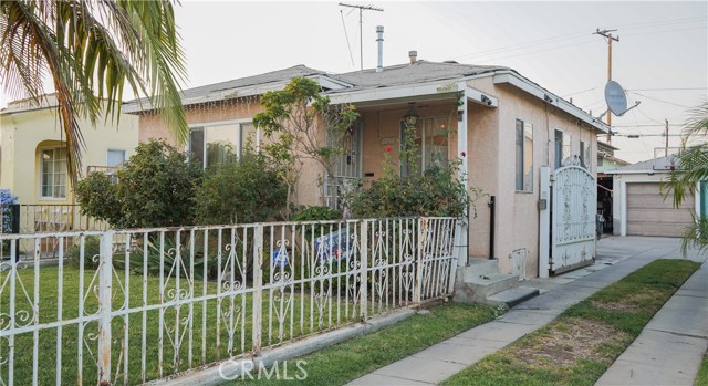 Amazing opportunity! Great home for a first time home buyer. Property features 2 bedrooms and 2 bathrooms, with a good size back yard. Property is centrally located and within minutes to the 710 freeway, schools, shopping centers, public transportation and much more. Come and see it this property wont last.