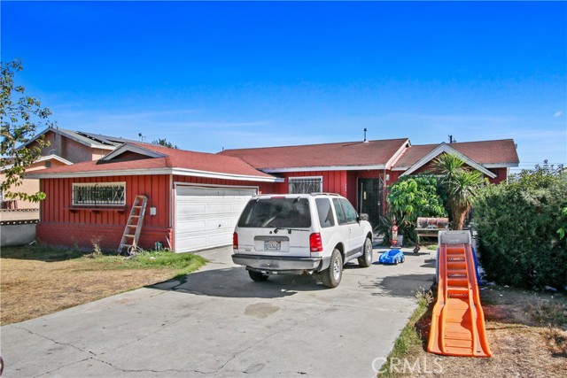 Perfect investor opportunity or create your dream home! Lots of potential here in this 3 bedroom / 2 bath family home with backyard pool. Centrally located near schools, shopping, restaurants, LAX, fwys & beaches. Property sold AS IS and NO court confirmation required for this sale. Buyer will assume the current forced eviction of occupant.