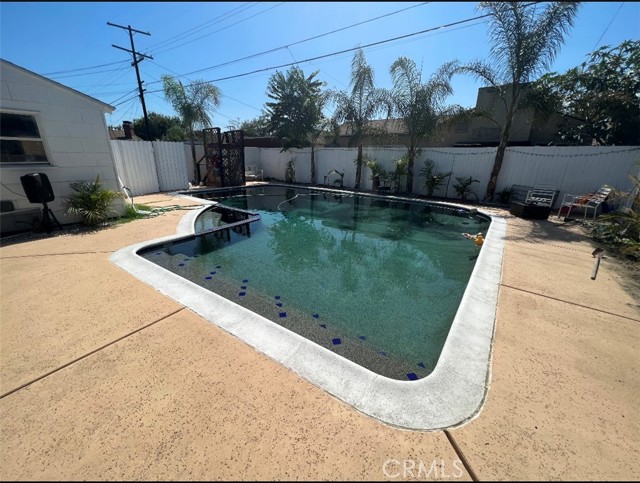 This beautiful conventional remodeled home features 3 bedrooms and 2 baths. A large front and back yard with a private salt water pool. Separate laundry room, floors and a spacious kitchen. Centrally located to shopping malls, schools and recreation facilities. 4 minutes from hollydale elementary, 10 minutes from South Gate middle school and just 14 minutes from South Gate high. Wether you want to spend your day pool side or enjoy the community perks, you ll love this family oriented neighborhood. Hollydale recreation center is just a 6 minute walk and a 8 minute drive takes you straight to Los amigos golf course! With convenient and quick access to 710 and 105 freeways, is just one more reason to make this property a must see! Won t last, see you in escrow!