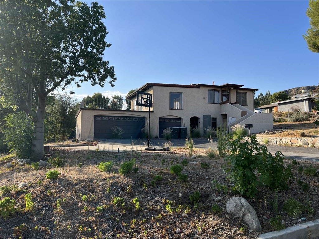 Welcome to 3837 El Caminito in the Crescenta Highlands. The home, at 1,848 square ft, is nestled in a peaceful cul-de-sac street and features views of the Verdugo Mountains! It has a 28,961 sq ft lot - one of the largest residential lots on the market right now in the La Crescenta/Glendale area (about .66 acres). The home has 2 bedrooms, 2 bathrooms, and is surrounded by award winning schools.
