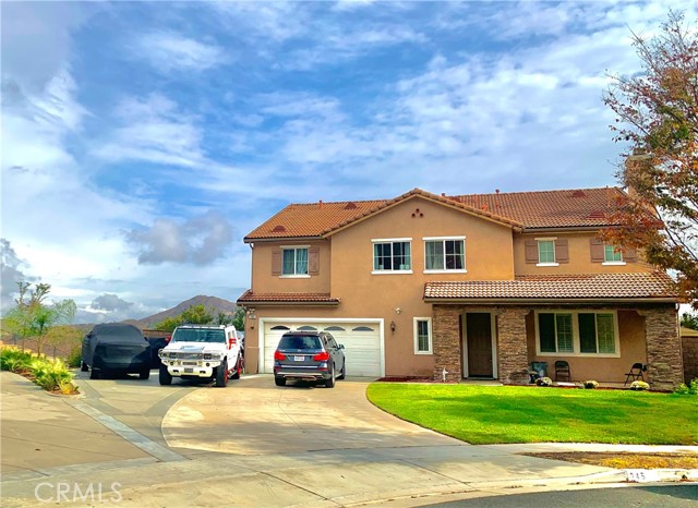 WELCOME TO THIS FABULOUS HOME!!  HOUSE ON A PRIVATE CUL-DE-SAC, AND WITH PLENTY OF SPACE!!   LOCATED IN THE HIGHLY DESIRED COMMUNITY OF CORONA HILLS!!