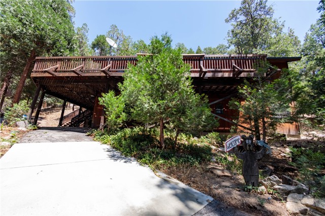 This home can serve many purposes and is a great opportunity! Whether you are just looking for a nice secluded primary or 2nd home to getaway or looking looking for an investment opportunity to air-bnb, this is the ONE. The location could not be more ideal. We are just a short 5 minutes from Alta sierra, down the road from shopping/kern River brewing, near many trails & hiking, and also not far from lake Isabella giving you something to do for the entire year. The winters bring great snow and summers are awesome to get and be adventurous. The inside of this home has cozy cabin vibes but also has plenty of room for multiple families to visit at the same time. With tons of balcony and patio space you can entertain with ease. The split level floor plan is ideal and provides a comfortable open floor plan. If there was ever a home that checked all of the boxes, this one is it.