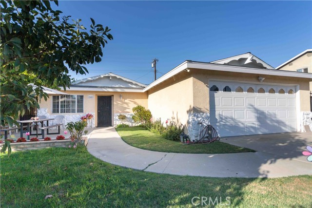 Welcome to this beautiful home, located in a highly desirable neighborhood in the City of Hawaiian Gardens. Property located near Long Beach and Cypress. Walking distance to Hawaiian Gardens Health Center, Hawaiian Elementary School, and Lee Ware Park.