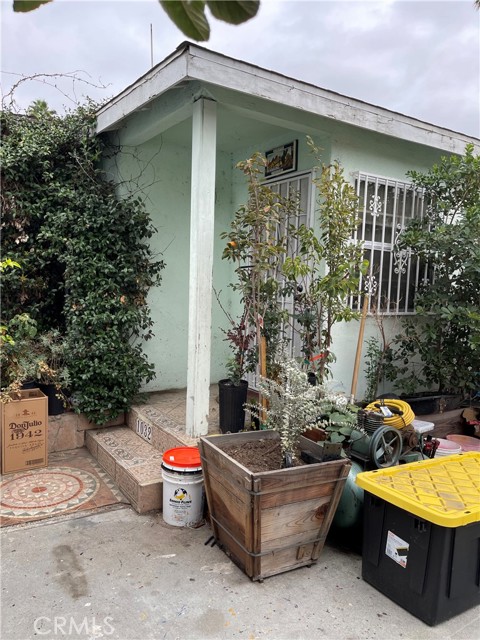 LISTED WITH A DIFFERENT BROKERAGE!!  This home needs work, but has alot of potential and is located in a great neighborhood.