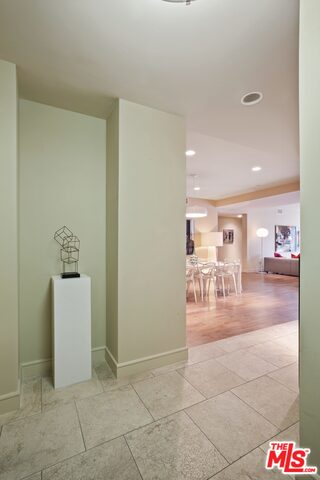 listing main picture