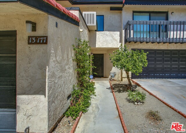 listing main picture