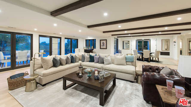 listing main picture