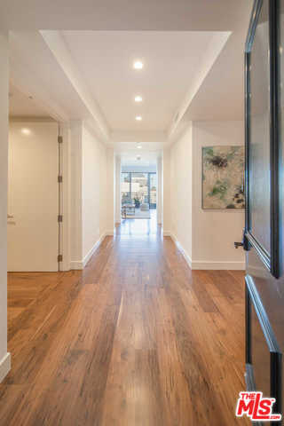 listing main picture