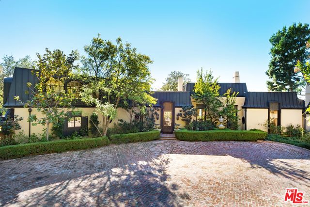 Photo of 1010 N HILLCREST RD, BEVERLY HILLS, CA 90210