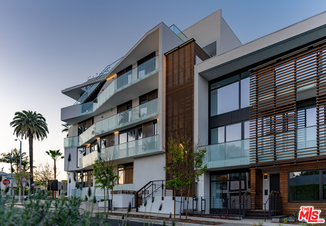 Photo of 702 N DOHENY DR #302, WEST HOLLYWOOD, CA 90069