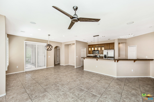 Image 4 for 359 E AMENO DR