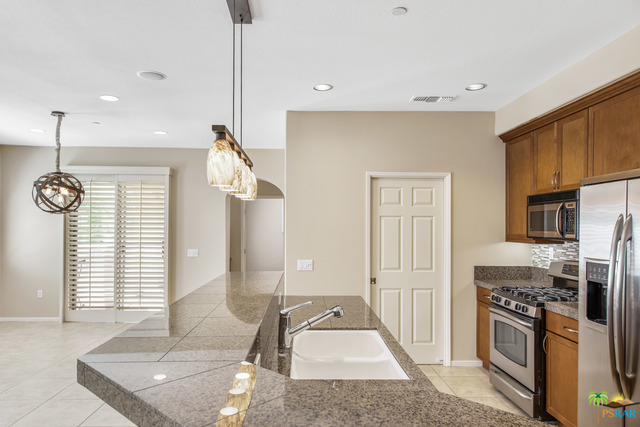 Image 9 for 359 E AMENO DR