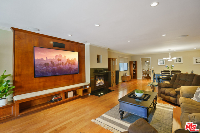 Photo of 10331 RIVERSIDE DR #Unit 101, TOLUCA LAKE, CA 91602