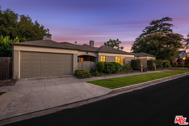 Photo of 10050 MOORPARK ST, TOLUCA LAKE, CA 91602
