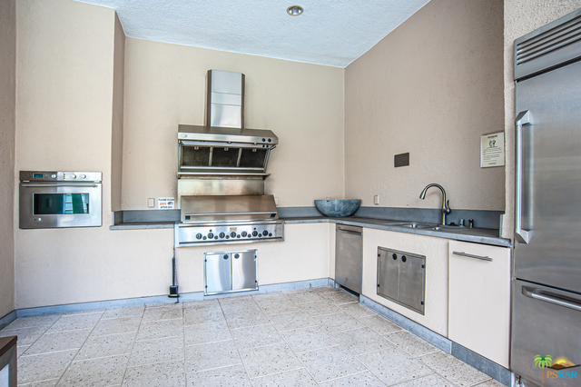 Image 5 for 850 PALM CANYON DR #201