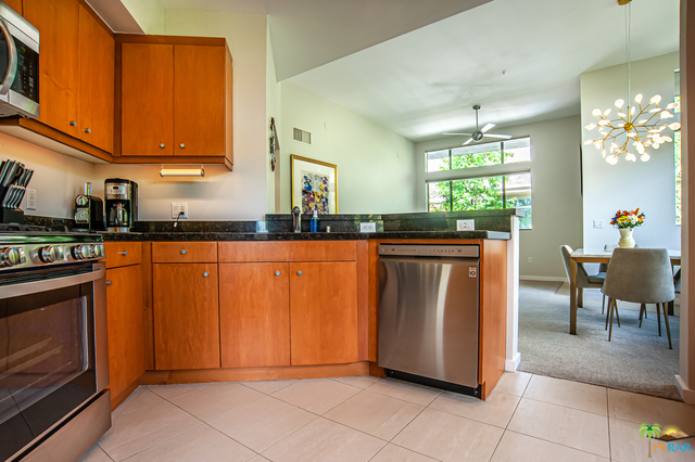Image 14 for 850 PALM CANYON DR #201