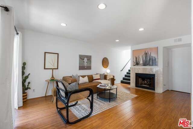 listing main picture