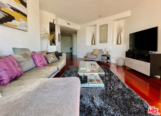 Photo of 7218 Hillside Ave #304, Los Angeles, CA 90046