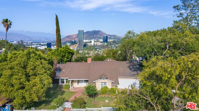 Photo of 3710 Eureka Dr, Studio City, CA 91604
