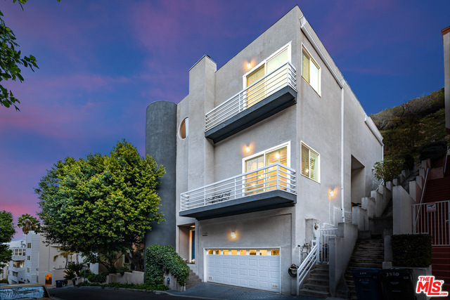 Photo of 3516 Dixie Canyon Pl, Sherman Oaks, CA 91423