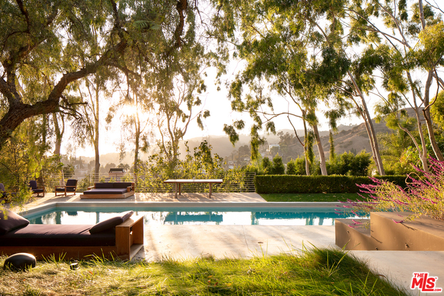 Photo of 6354 Bryn Mawr Dr, Los Angeles, CA 90068