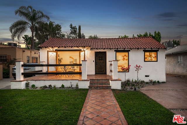 Photo of 11101 Blix St, TOLUCA LAKE, CA 91602