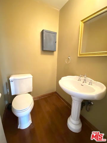 listing main picture