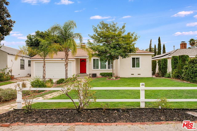 Photo of 10410 Weddington St, TOLUCA LAKE, CA 91601