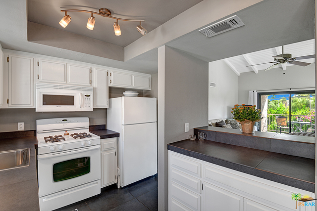 Image 9 for 1150 Palm Canyon Dr #46