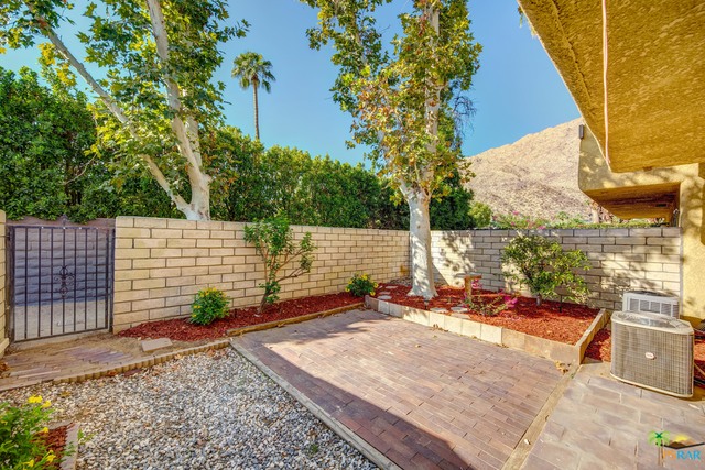 Image 3 for 1950 Palm Canyon Dr #123